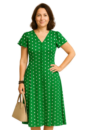 Vestido midi feminino verde com estampa de poá, mangas borboleta e botões frontais – modelo elegante para ocasiões casuais ou formais no verão