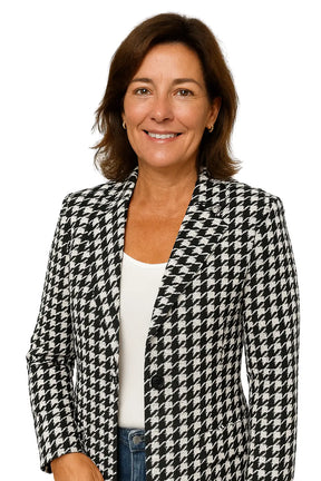 Mulher Usando Blazer Feminino Xadrez Alfaiataria