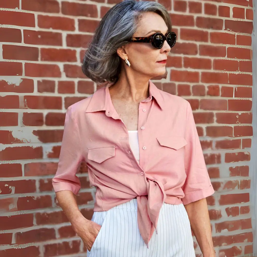 Blusa Feminina Casual com Mangas Dobráveis e Botões na Frente