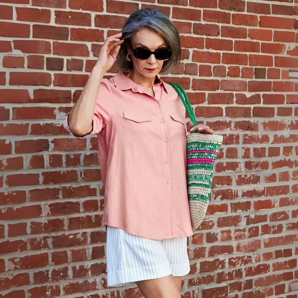 Blusa Feminina Casual com Mangas Dobráveis e Botões na Frente