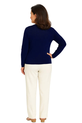 Mulher Usando Cardigan Feminino Gola Redonda Slim