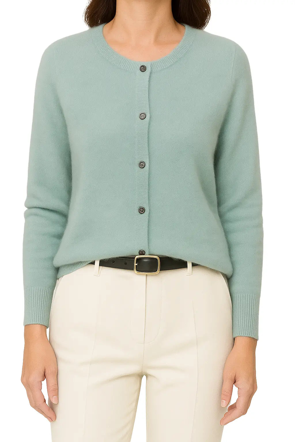 Mulher usando Cardigan Feminino em Cashmere  com Gola Redonda