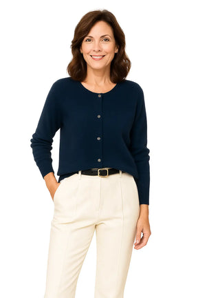Mulher usando Cardigan Feminino em Cashmere  com Gola Redonda