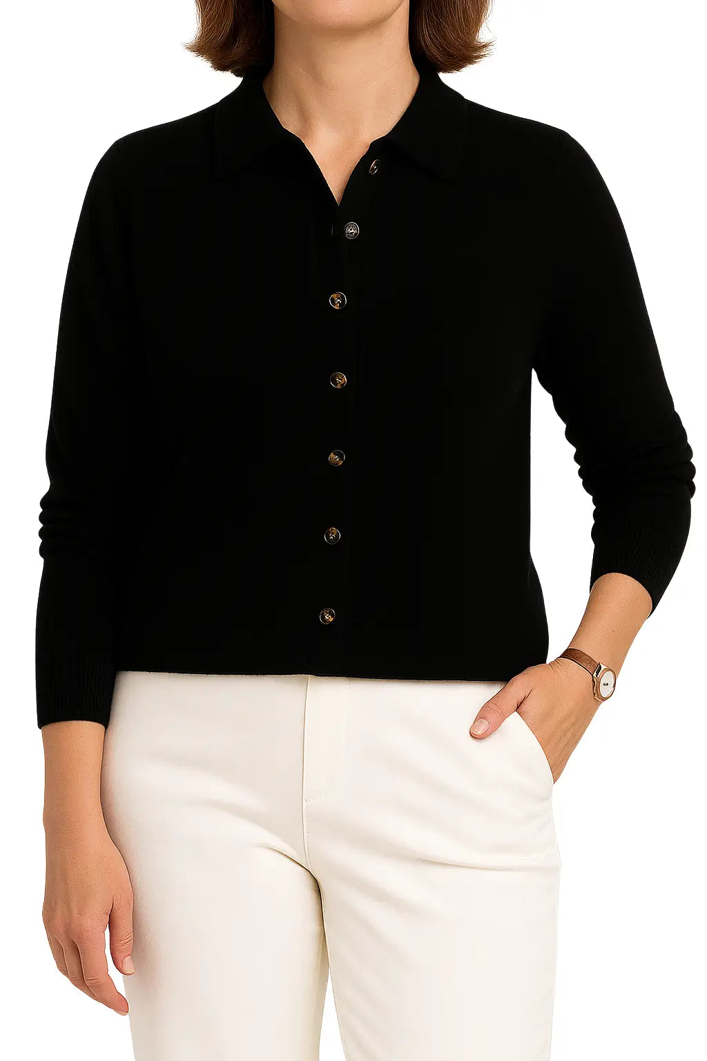 Mulher usando Cardigan Feminino em Tricô com Gola Camisa e Botões