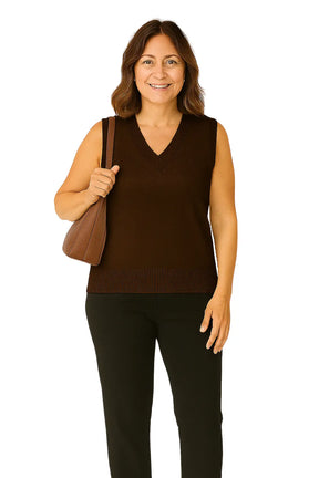 Mulher Usando Colete Feminino Basico  em Tricô com Decote V