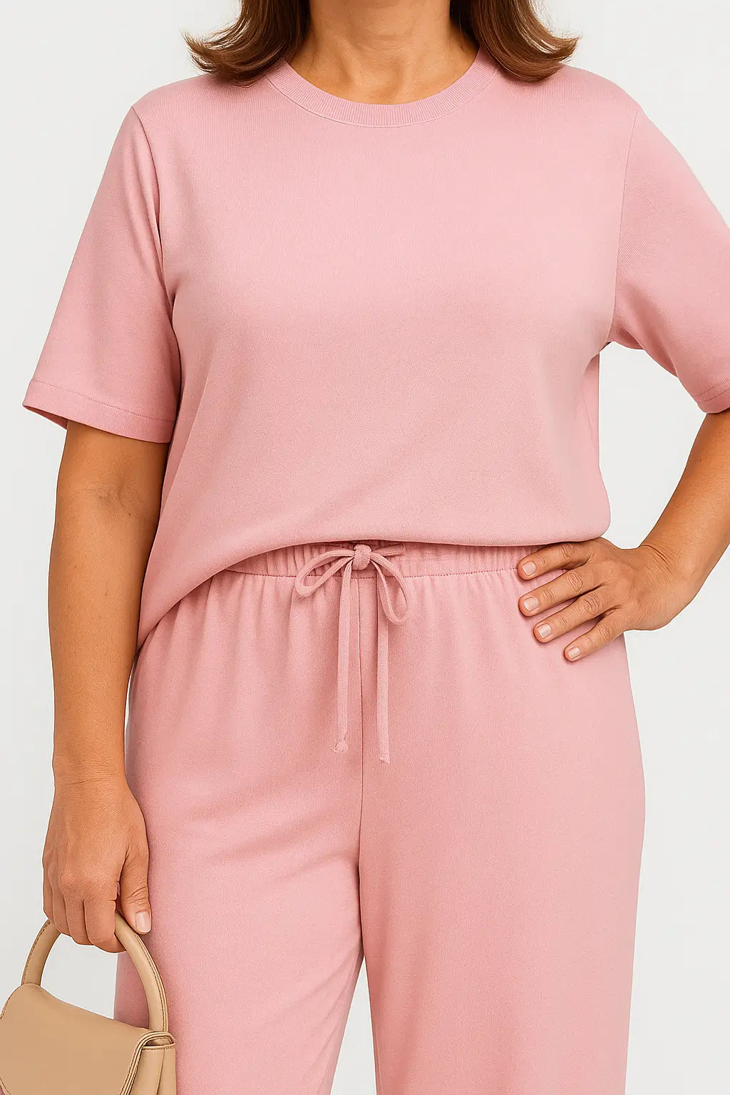 Conjunto feminino rosa de verão com camiseta de manga curta e calça com amarração, ideal para looks casuais