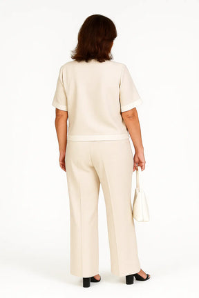 Conjunto feminino elegante com camisa de botão e calça reta de cintura alta, estilo moderno para o verão.