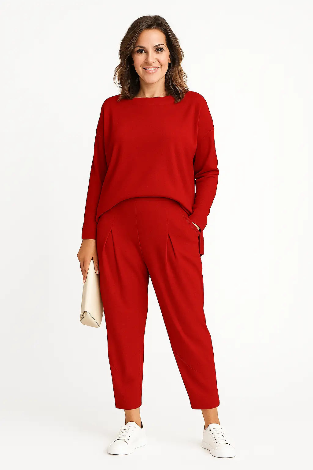 Mulher usando conjunto esportivo feminino com blusa irregular de manga longa e calça harem soltinha, ideal para a Primavera/Verão