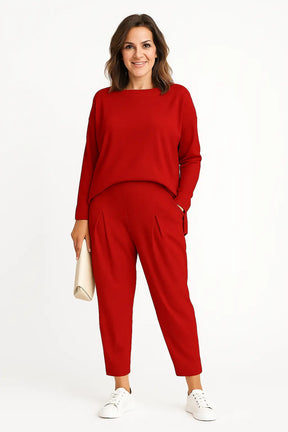 Mulher usando conjunto esportivo feminino com blusa irregular de manga longa e calça harem soltinha, ideal para a Primavera/Verão