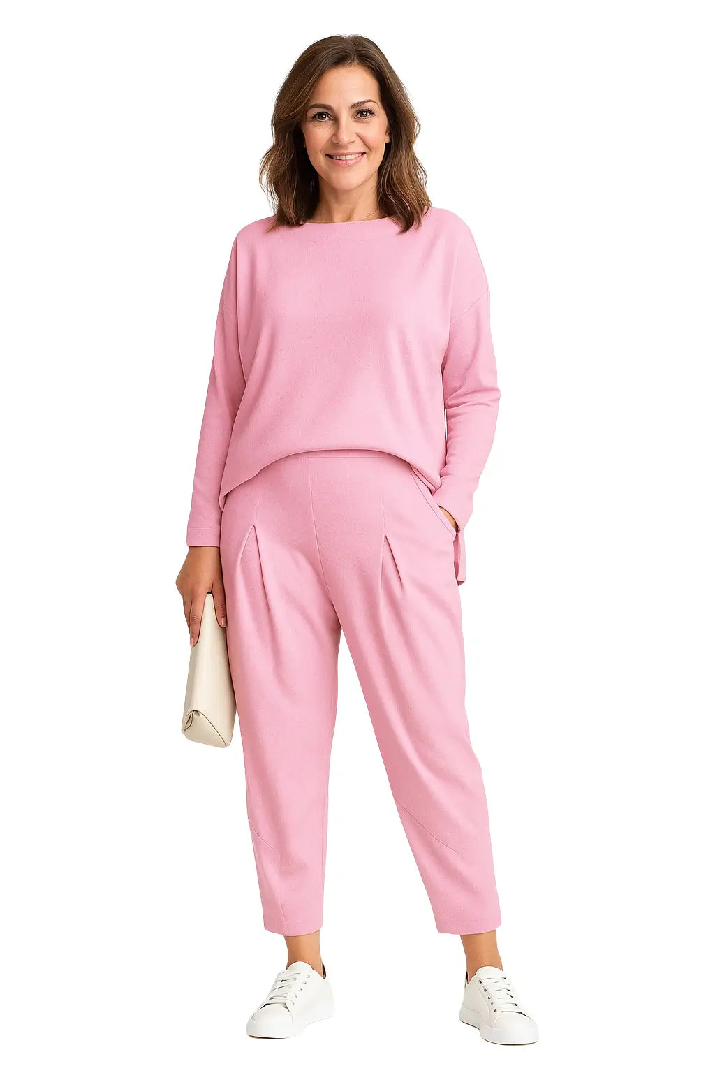 Mulher usando conjunto esportivo feminino com blusa irregular de manga longa e calça harem soltinha, ideal para a Primavera/Verão