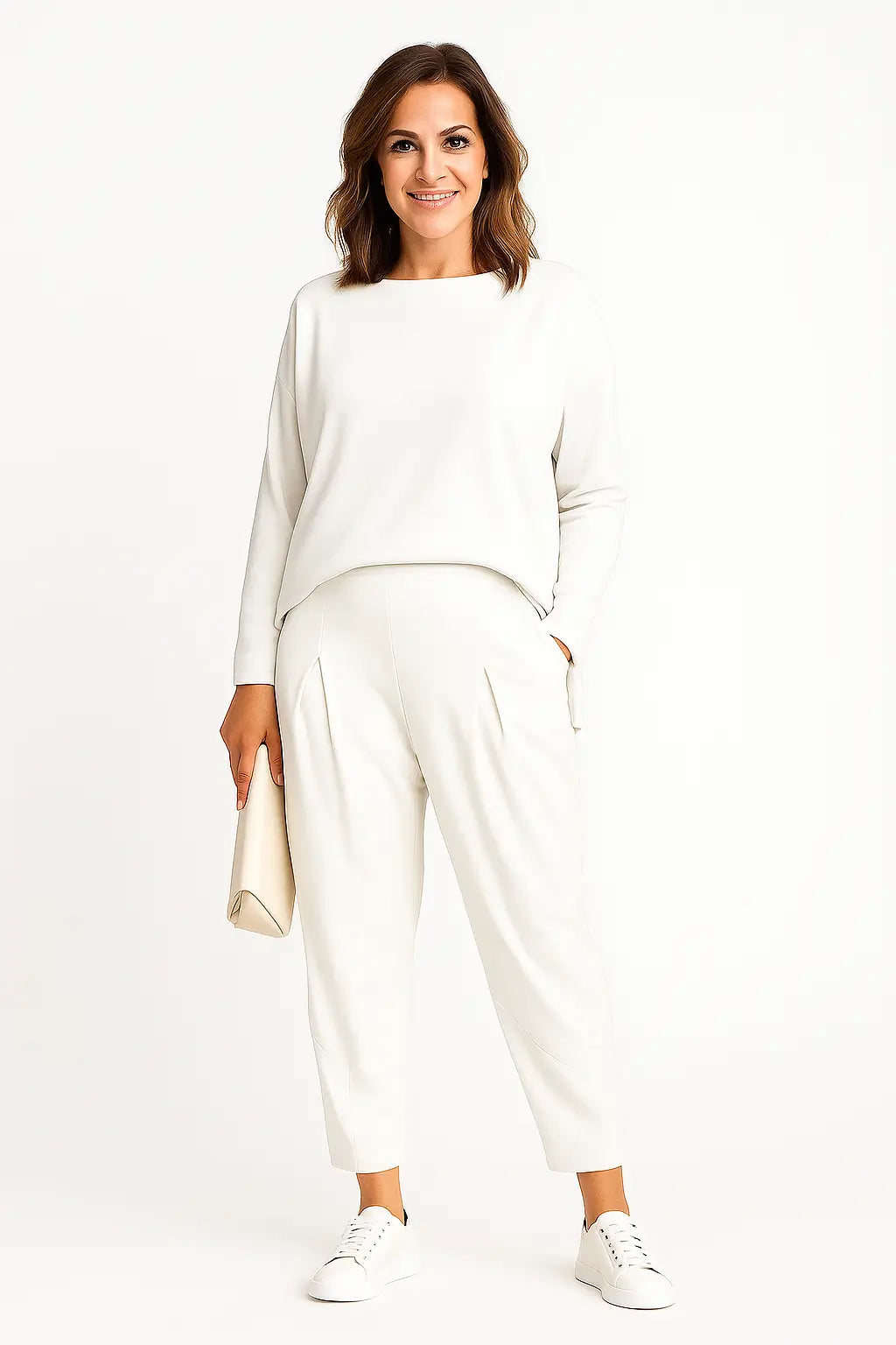 Mulher usando conjunto esportivo feminino com blusa irregular de manga longa e calça harem soltinha, ideal para a Primavera/Verão