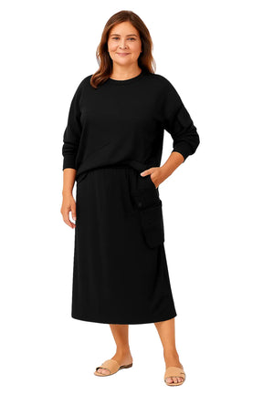 Mulher Usando Conjunto Feminino com Saia Midi e Moletom Longo