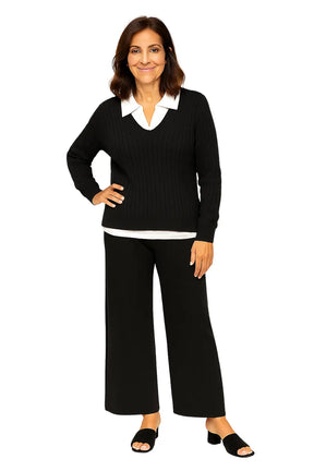 Mulher Usando Conjunto Feminino em Tricô com Gola Polo e Calça Pantalona