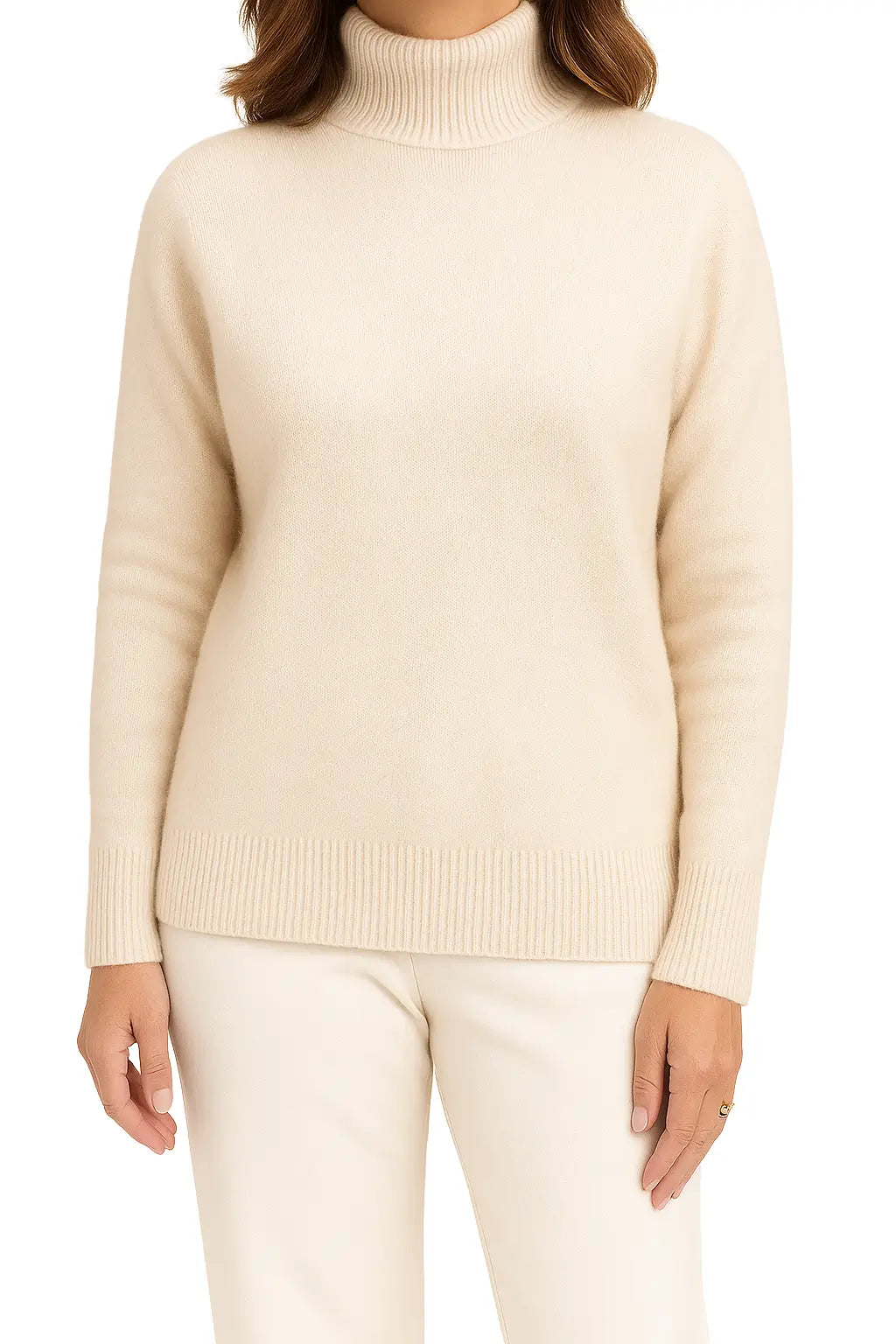 Mulher Usando Suéter Feminino Aurora Gola Alta em Tricô