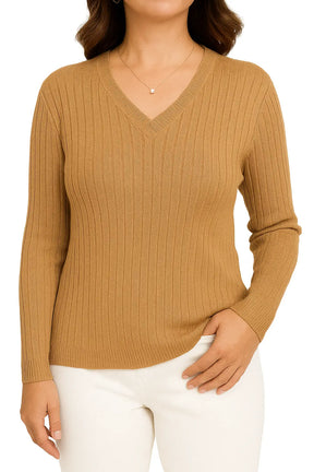 Mulher usando Suéter Feminino Gola V Listrado