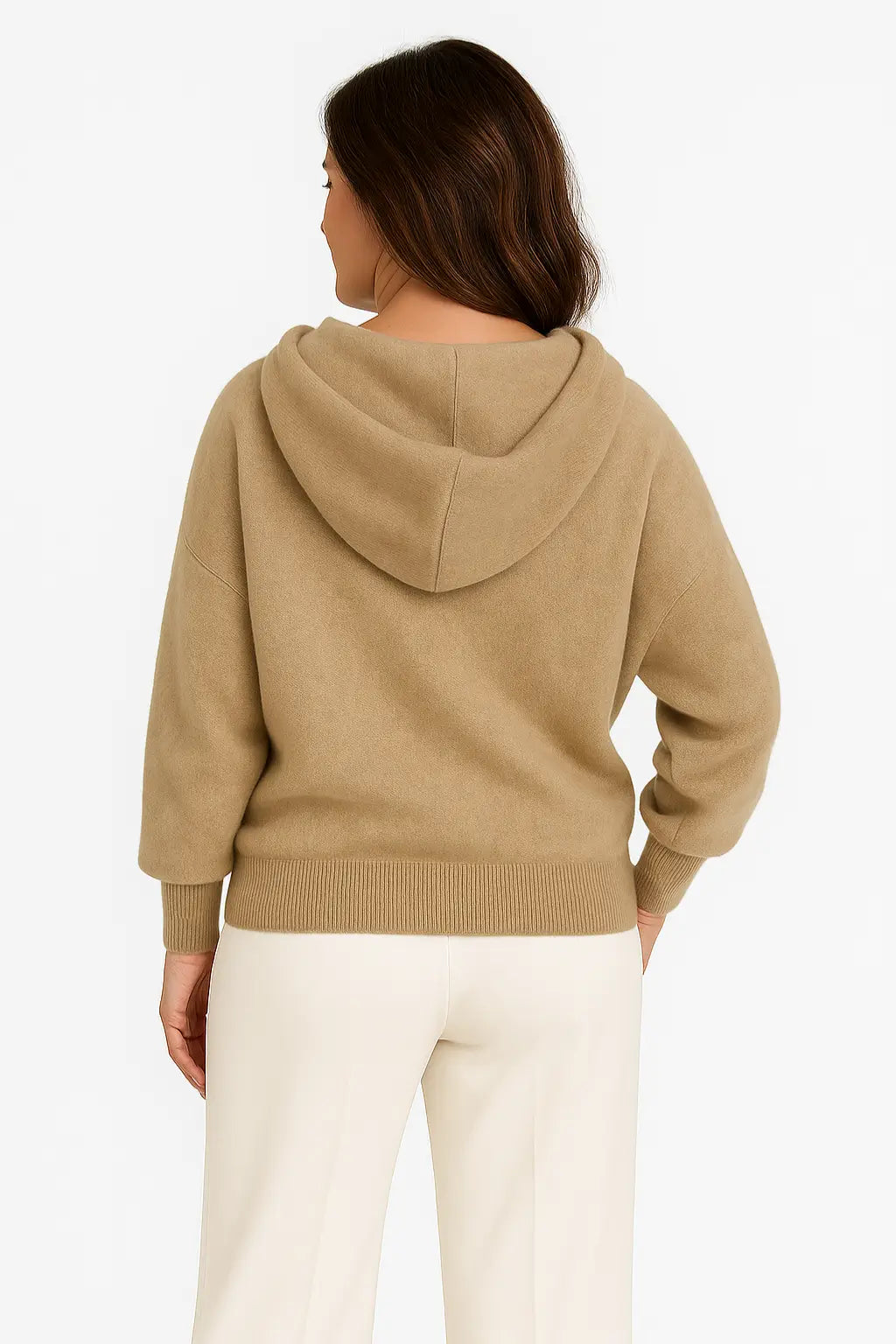 Mulher Usando Suéter Feminino com Capuz em Lã Merino