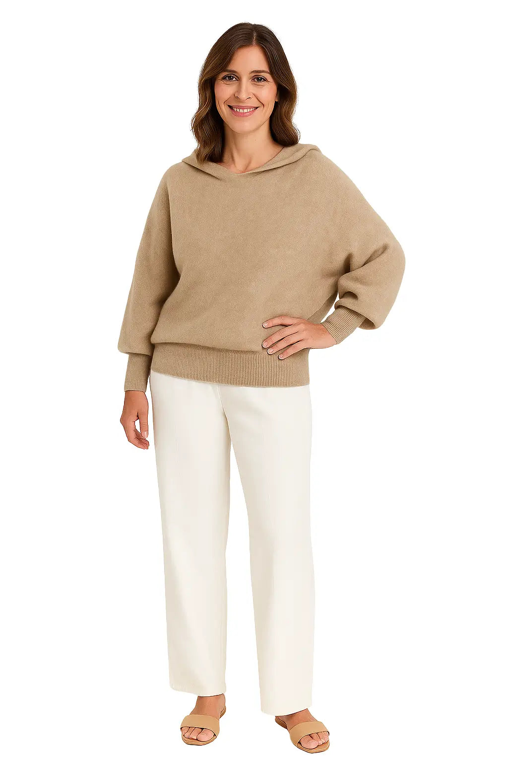 Mulher Usando Suéter Feminino com Capuz em Lã Merino