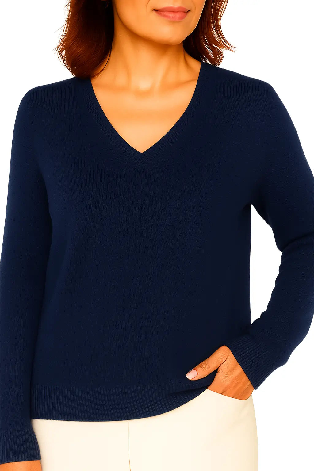 Mulher usando Suéter Feminino em La Merino com Decote V