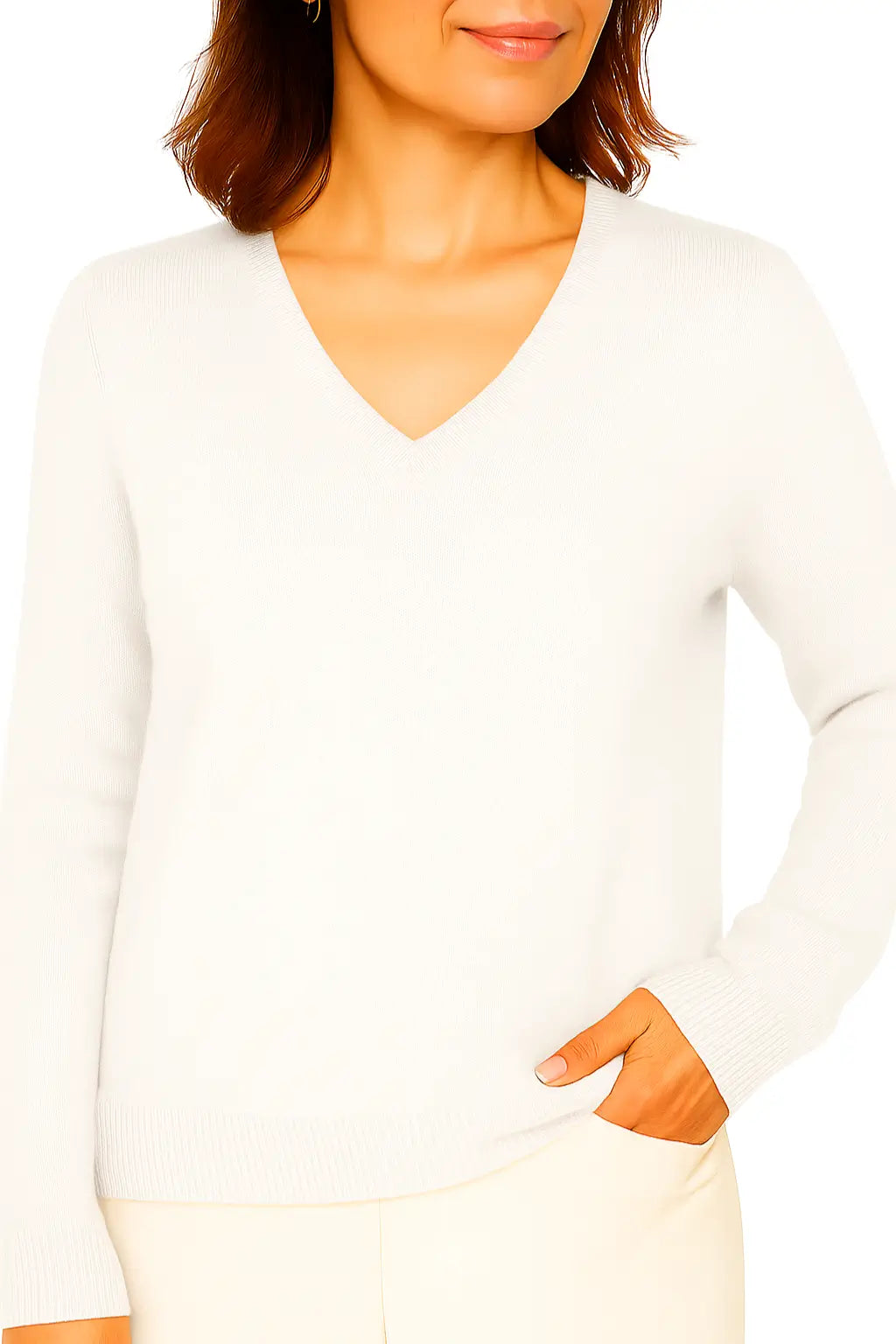Mulher usando Suéter Feminino em La Merino com Decote V