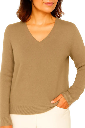 Mulher usando Suéter Feminino em La Merino com Decote V