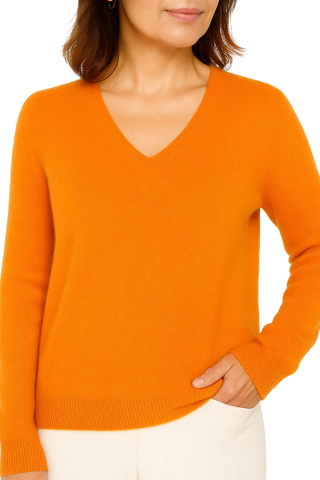 Mulher usando Suéter Feminino em La Merino com Decote V