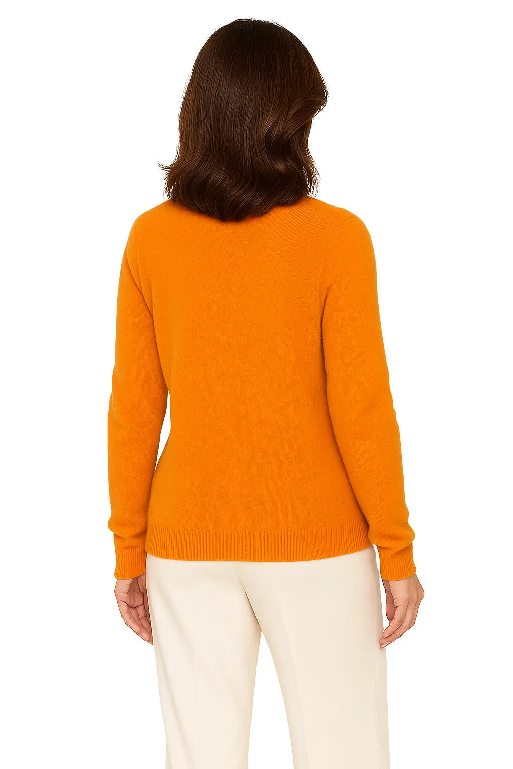 Mulher usando Suéter Feminino em La Merino com Decote V