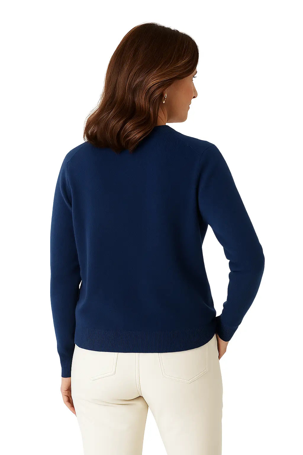 Mulher Vestida com Suéter Feminino em Lã Merino com Gola Redonda