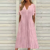 Vestido Aurora tricot rosa com estampa lisa delicada, ideal para ocasiões casuais e elegantes, com mangas curtas e caimento leve para o verão.