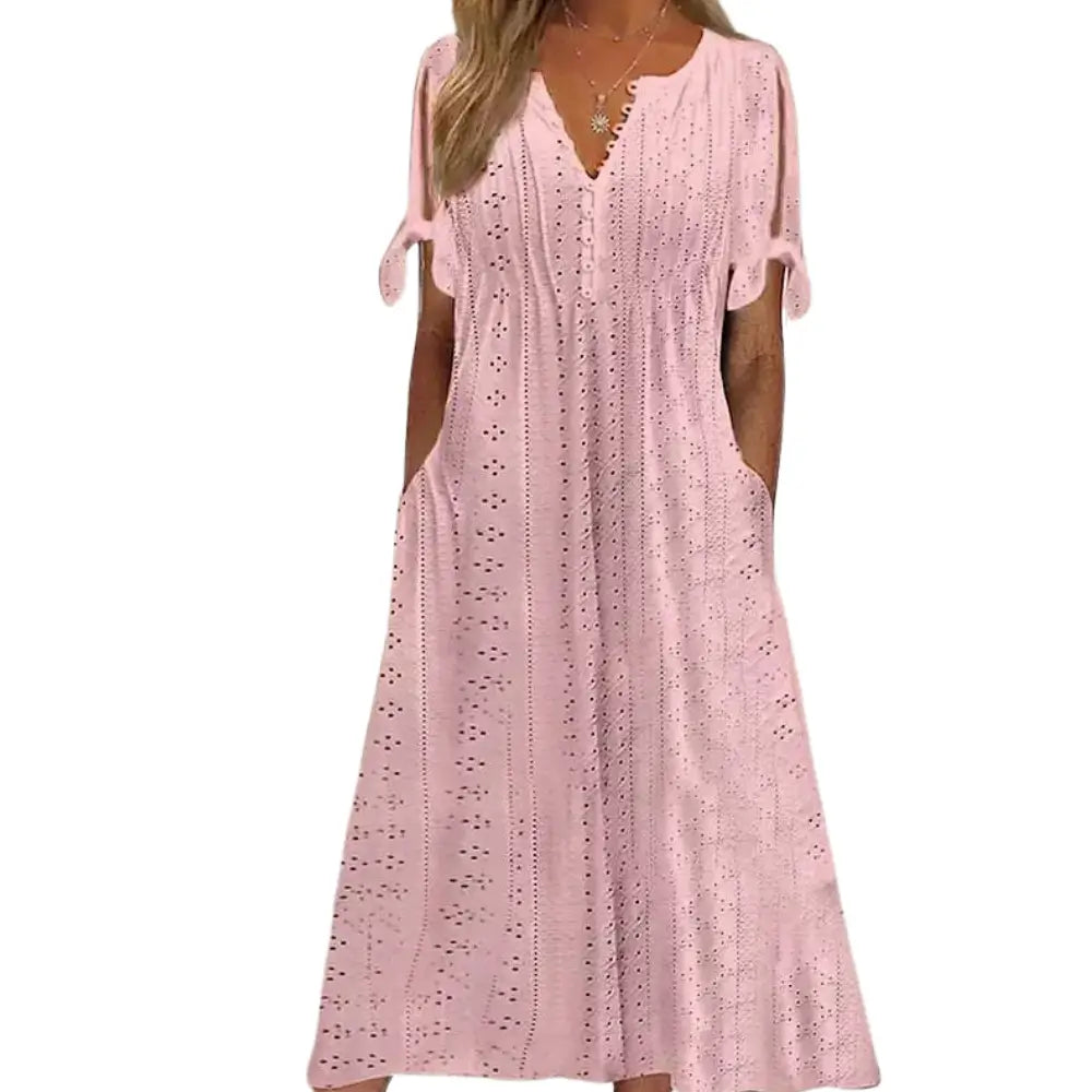 Vestido Aurora tricot rosa com estampa lisa delicada, ideal para ocasiões casuais e elegantes, com mangas curtas e caimento leve para o verão.